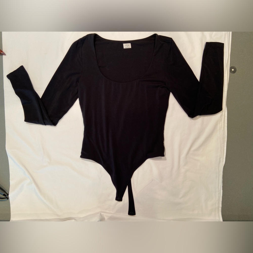 Aritzia, Wilfred Black Body Suit, long sleeve, scoop neck, size Medum